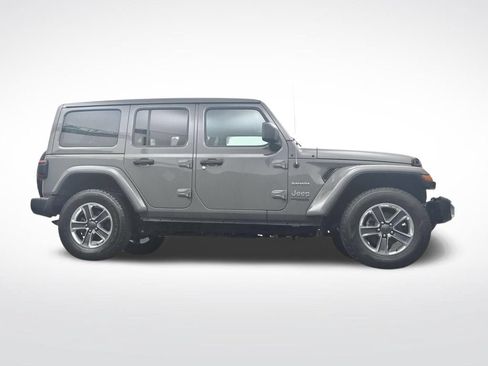 Used 2022 Jeep Wrangler Unlimited Sahara w/ LED Lighting Group AWD/4WD image 33