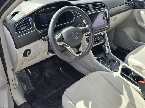Certified 2022 Volkswagen Tiguan SE FWD image 11