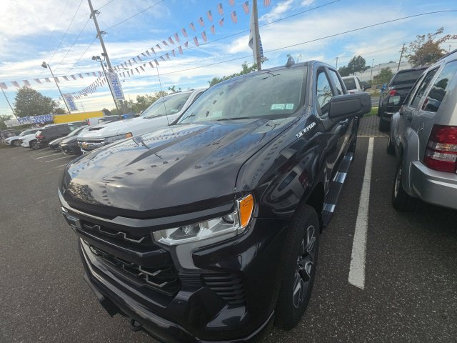 Used 2023 Chevrolet Silverado 1500 RST AWD/4WD image 2
