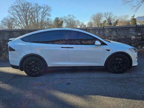 Used 2022 Tesla Model X image 9