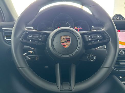 Certified 2026 Porsche Macan AWD/4WD image 25