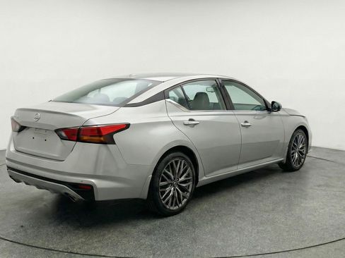 Used 2025 Nissan Altima 2.5 SV FWD image 9