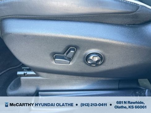 Used 2025 Chrysler Pacifica Limited FWD image 27