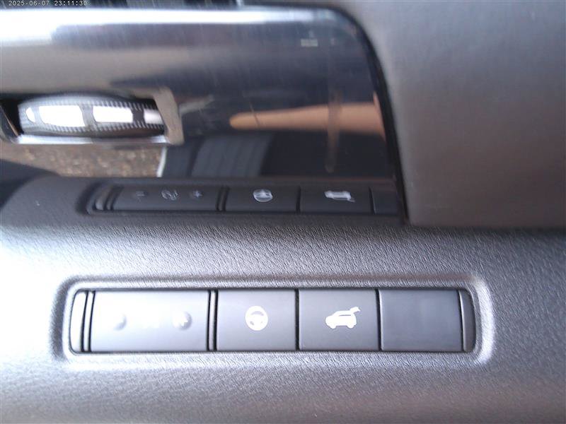 Used 2025 Nissan Pathfinder SV AWD/4WD image 18