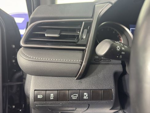 Used 2024 Toyota Camry SE FWD image 17
