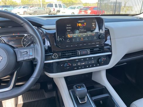 Used 2024 Nissan Pathfinder SL w/ Black Appearance Package image 18