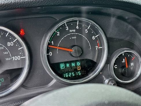 Used 2012 Jeep Wrangler Unlimited Sahara AWD/4WD image 13