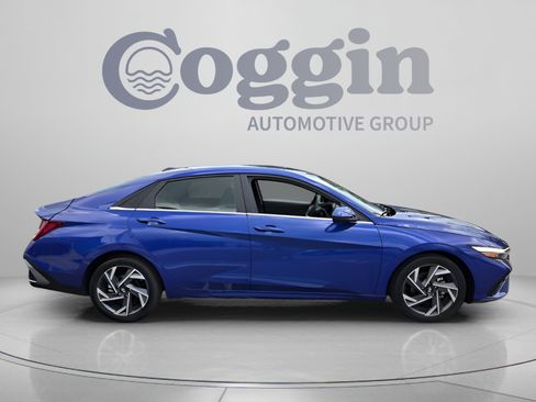 Used 2025 Hyundai Elantra SEL FWD image 6