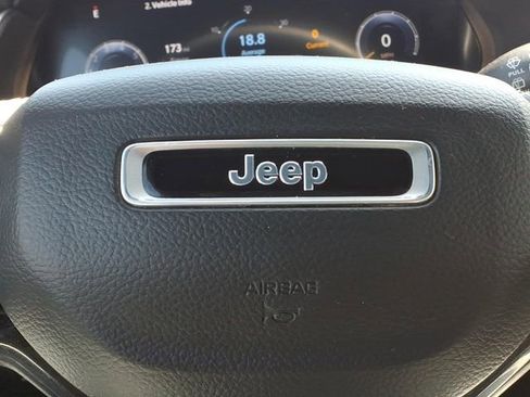 Certified 2023 Jeep Grand Cherokee L Laredo AWD/4WD image 16