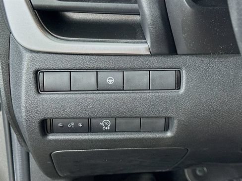 Used 2023 Nissan Rogue SV FWD image 21