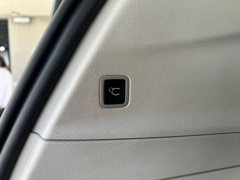 Used 2024 Chrysler Pacifica Touring-L FWD image 32