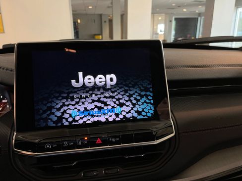 Used 2025 Jeep Compass Trailhawk AWD/4WD image 20
