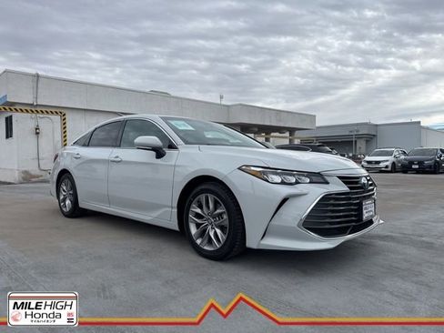 Used 2022 Toyota Avalon XLE w/ Moonroof Package image 1