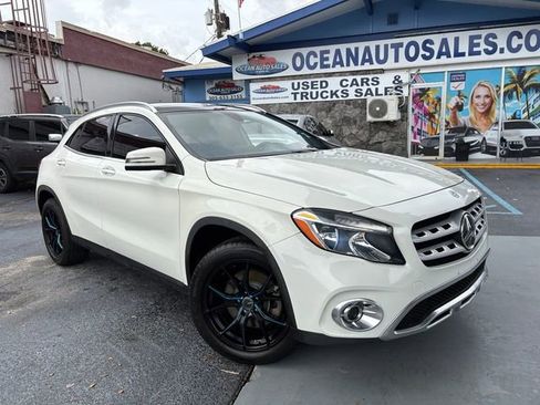 Used 2018 Mercedes-Benz GLA 250 4MATIC w/ Premium Package image 2