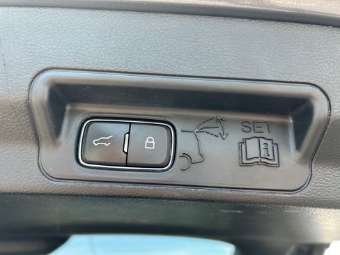 Used 2022 Ford Explorer XLT w/ Equipment Group 202A AWD/4WD image 17