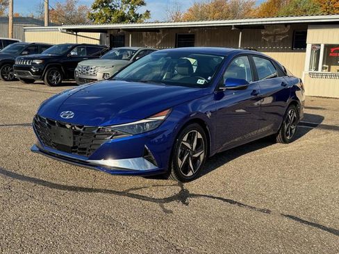 Used 2021 Hyundai Elantra Limited image 29