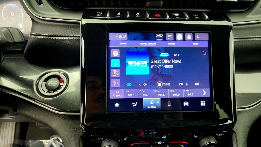 Used 2023 Jeep Grand Cherokee Laredo w/ Luxury Tech Group I AWD/4WD image 17