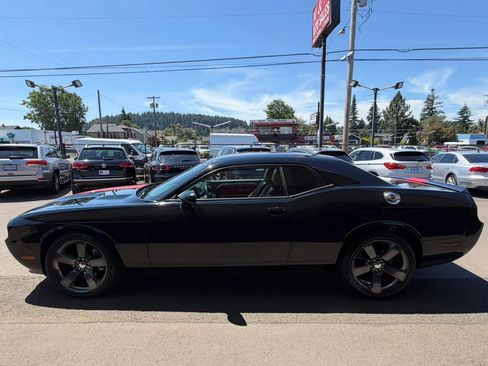 Used 2012 Dodge Challenger SXT RWD image 9