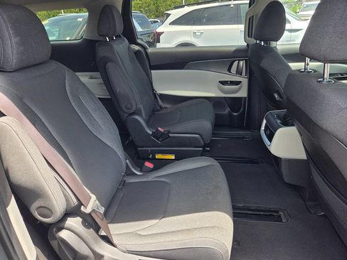 Used 2022 Kia Carnival LX FWD image 30