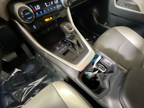 Used 2019 Toyota RAV4 XLE Premium FWD image 25