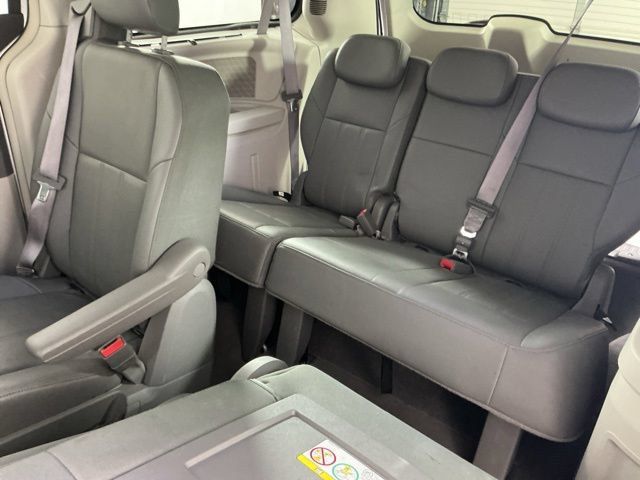 Used 2008 Chrysler Town & Country Touring FWD image 28