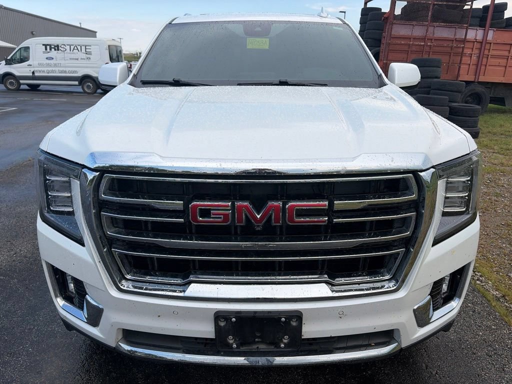 Used 2024 GMC Yukon XL SLT w/ SLT Luxury Package AWD/4WD image 2