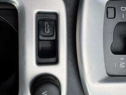 Used 2012 Volvo C70 T5 w/ Climate Pkg image 17