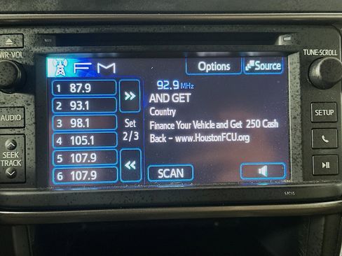 Used 2013 Toyota Highlander SE image 19