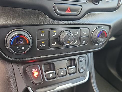 Used 2019 GMC Terrain SLT FWD image 25