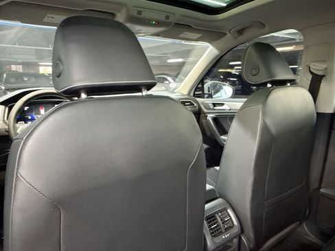 Certified 2024 Volkswagen Tiguan SE w/ Panoramic Sunroof Package FWD image 23