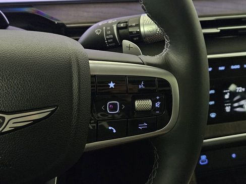 Used 2025 Genesis GV80 2.5T Prestige image 18