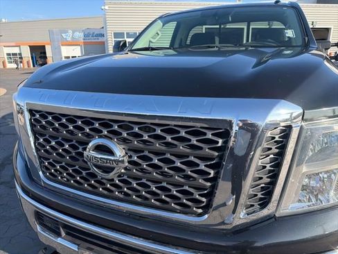 Used 2017 Nissan Titan SV image 27