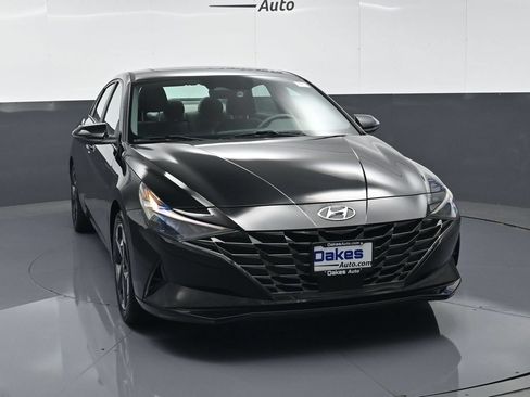 Used 2022 Hyundai Elantra SEL w/ Convenience + Premium Package FWD image 3