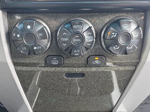 Used 2005 Toyota 4Runner Limited image 41