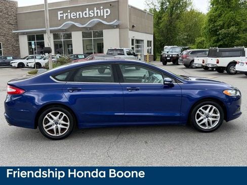 Used 2016 Ford Fusion SE FWD image 4