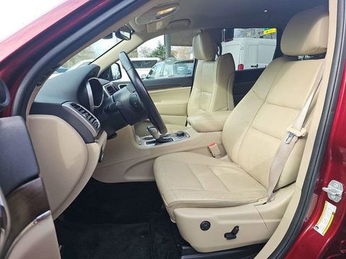 Used 2018 Jeep Grand Cherokee Limited AWD/4WD image 9