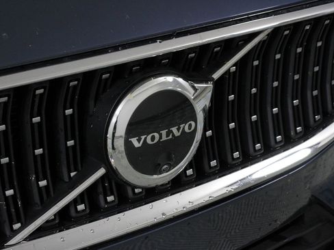 Used 2025 Volvo V60 B5 Cross Country Plus AWD/4WD image 27