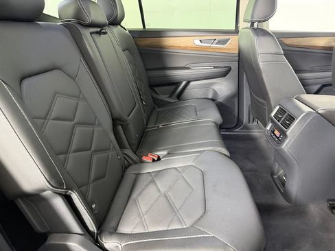 Used 2025 Volkswagen Atlas SE FWD image 28