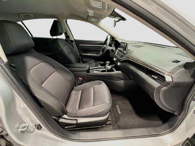 Used 2023 Nissan Altima 2.5 SV FWD image 23