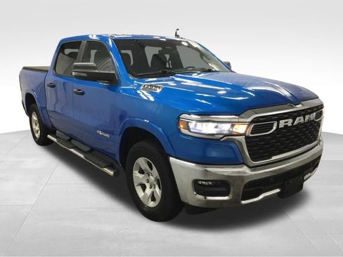 Used 2025 RAM 1500 Big Horn AWD/4WD image 3