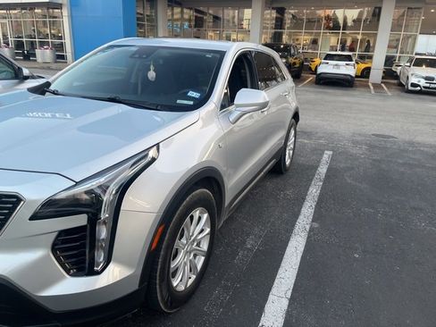 Used 2020 Cadillac XT4 Luxury image 3