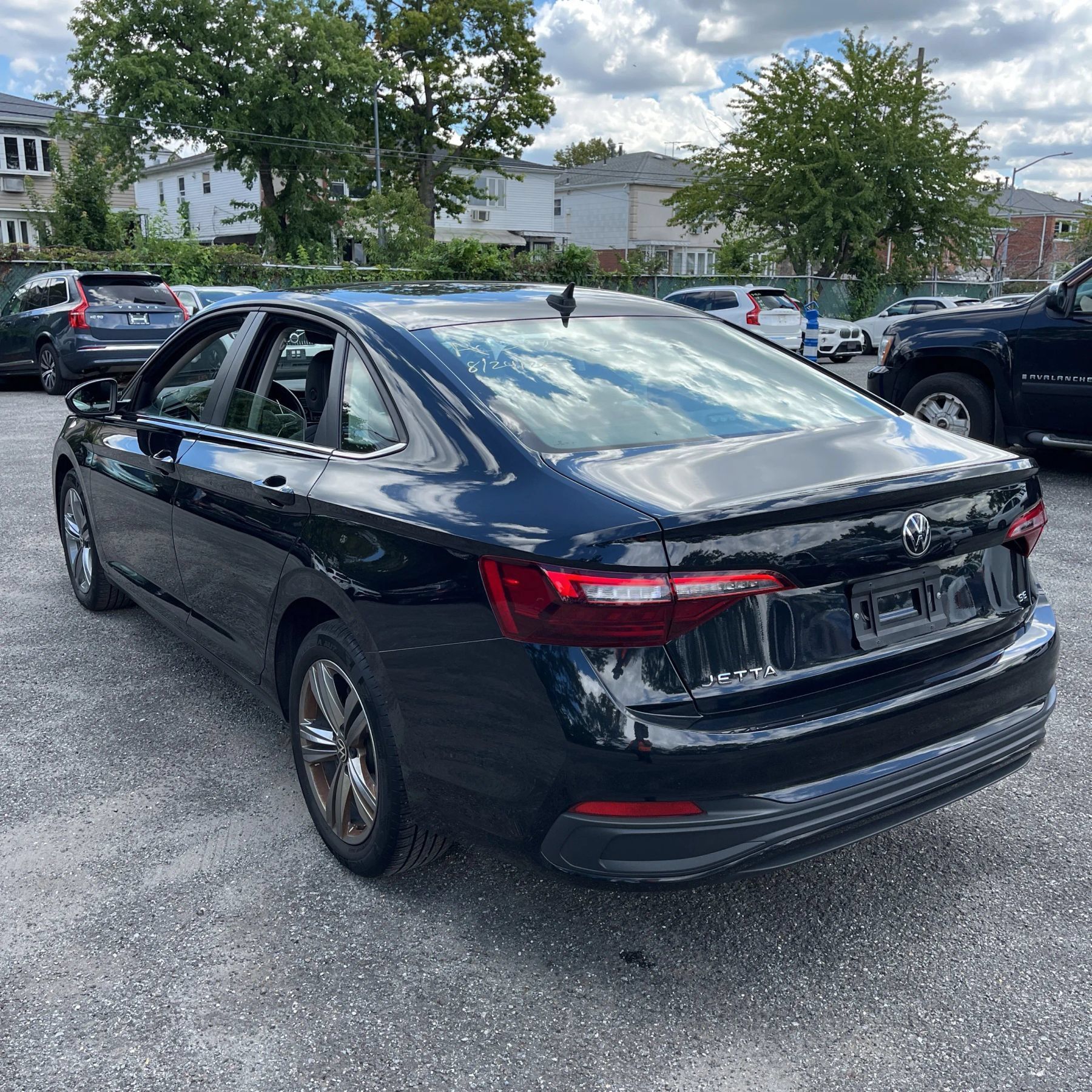 Used 2023 Volkswagen Jetta SE w/ Panoramic Sunroof Package FWD image 4