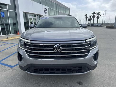Used 2025 Volkswagen Atlas SE image 2