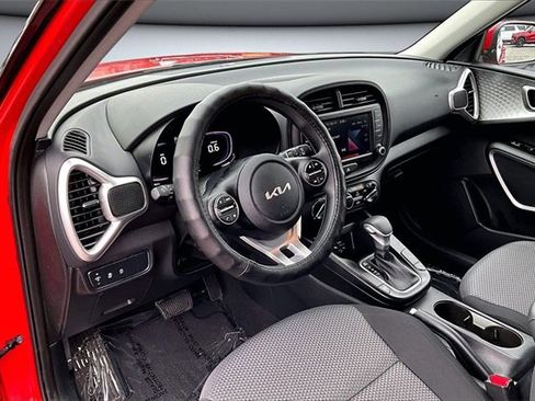 Used 2025 Kia Soul LX image 16