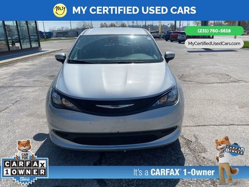 Used 2023 Chrysler Voyager LX image 2