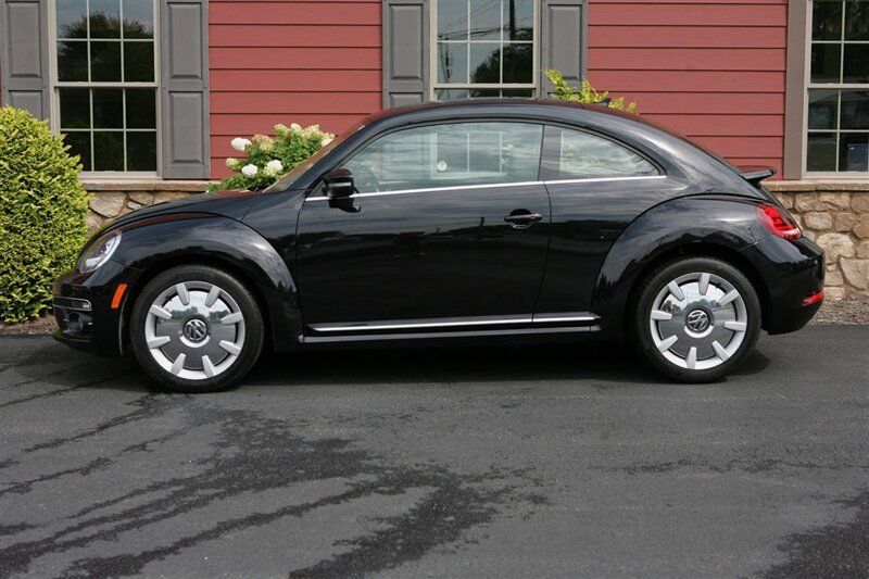Used 2019 Volkswagen Beetle 2.0T SE w/ SE Premium Package FWD image 4