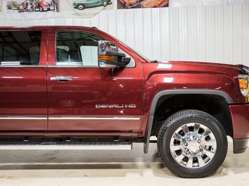 Used 2017 GMC Sierra 2500 Denali AWD/4WD image 21