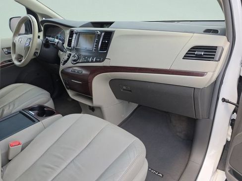 Used 2011 Toyota Sienna XLE w/ XLE Navigation Pkg FWD image 23