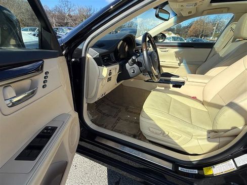 Used 2015 Lexus ES 350 w/ Luxury Package image 10