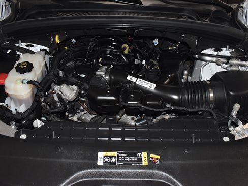 Used 2023 Jeep Grand Cherokee Limited AWD/4WD image 19